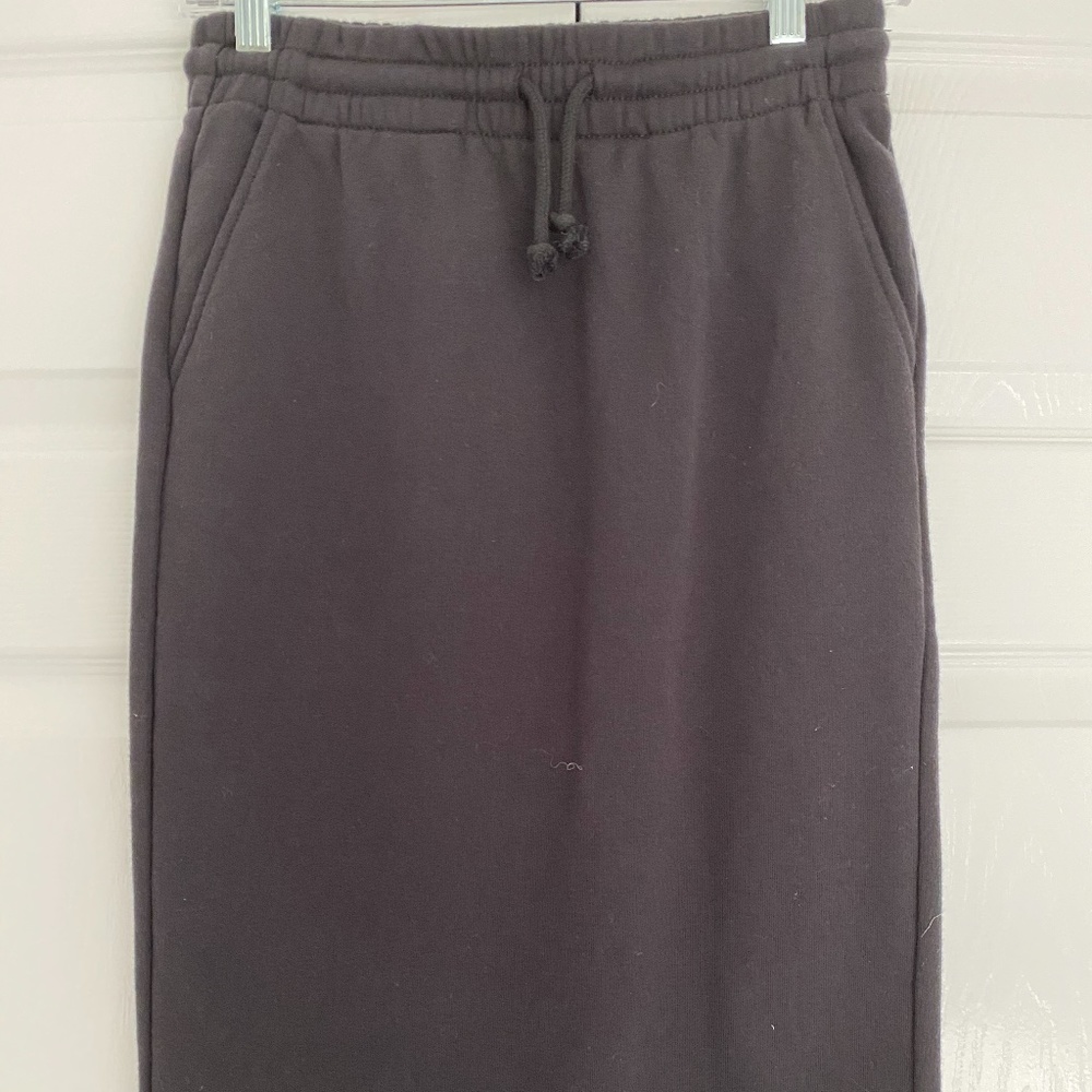 Aritzia TNA sweatshirt skirt Small black NWOT